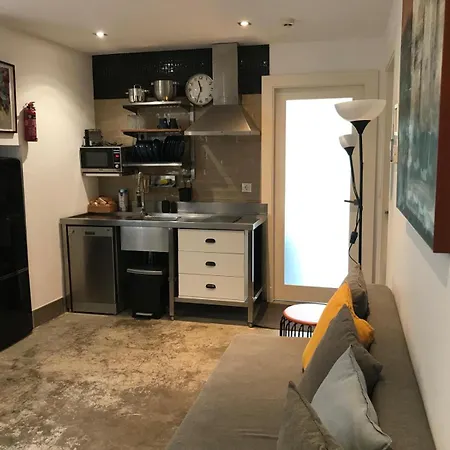 Alojamento de Acomodação e Pequeno-almoço Urban House Siurot 33 2*